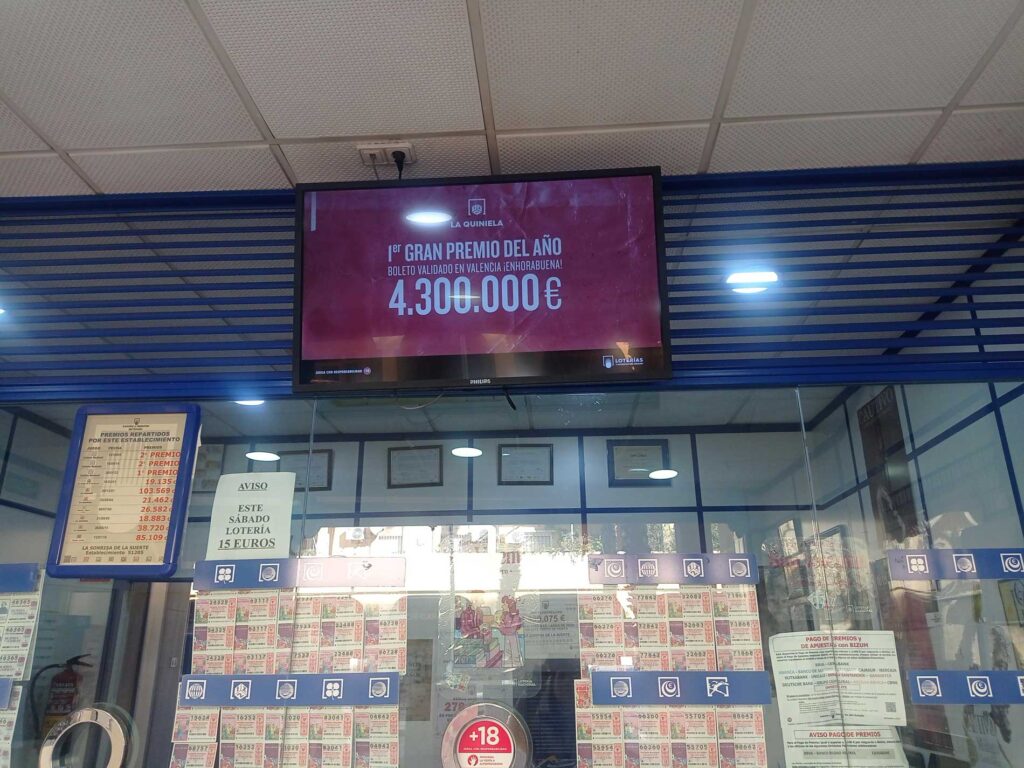Tienda Sonrisa de la Suerte por dentro - Lotería Málaga